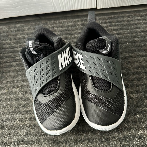 Nike Other - Nike Kids Black and White Hook-and-Loop Sneakers
